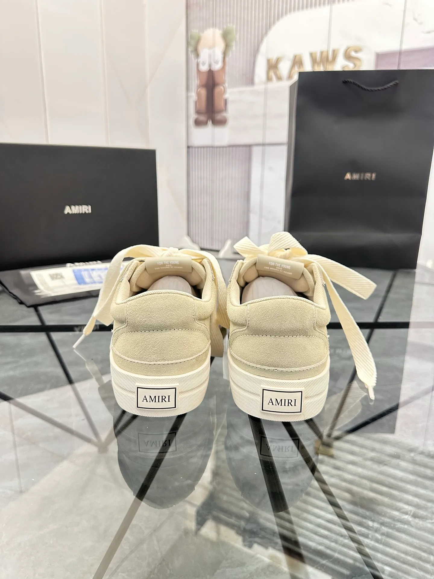 Men's shoes: 💰P600¥ Top quality in Guangzhou Product trademark: AMIRI* "Amir*" low-top casual shoes Regular size: 39-44 (can be customized to 45) Product material: Upper imported first-layer cowhide spliced ​​nubuck leather, breathable lining, original outsole. Number: 525